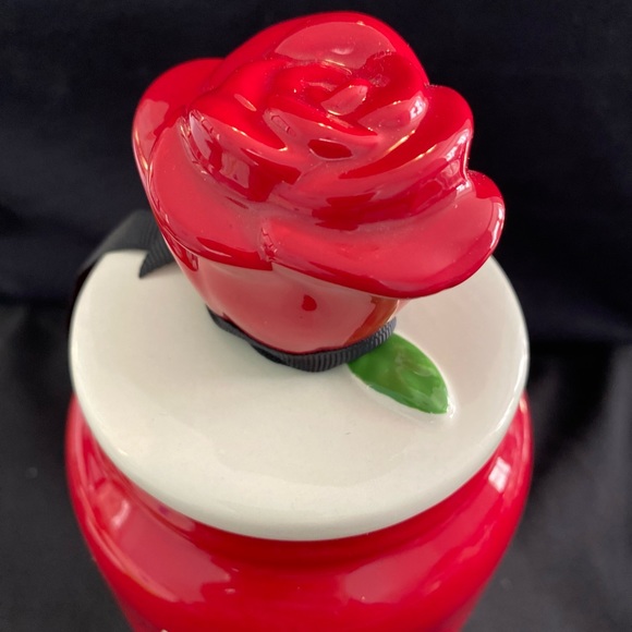 New Rae Dunn ‘TIL THE LAST PETAL FALLS canister Red canister with Rose lid - Picture 3 of 11